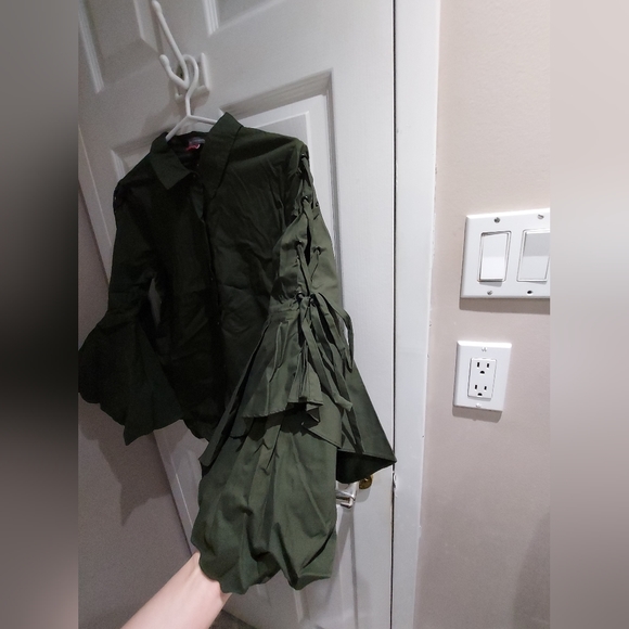 NWT 🏷 Vince Camuto | Utility Twist Long Sleeve Top - Picture 10 of 15